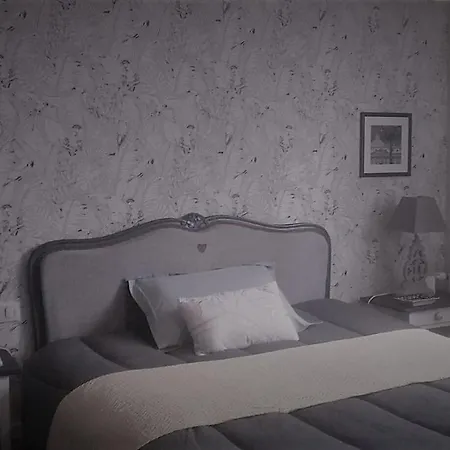 Dans Maison Privee *