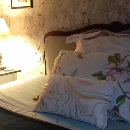 Dans Maison Privee Bed & Breakfast Awoingt